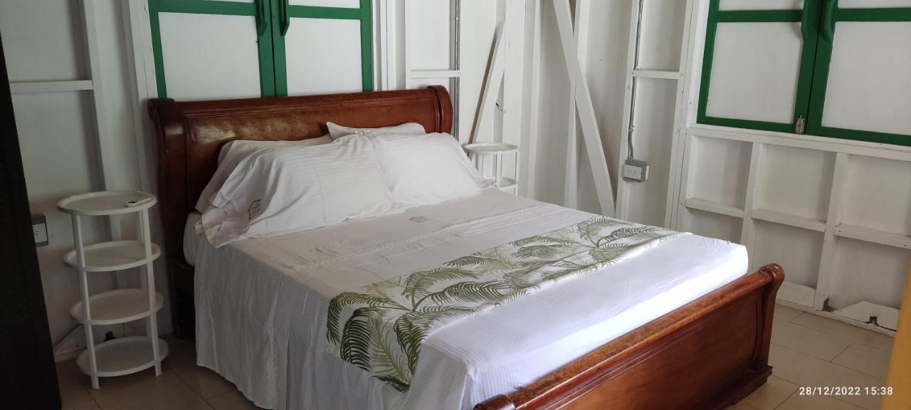 Hotel Yellow Home Providencia Isla South West Bay 외부 사진