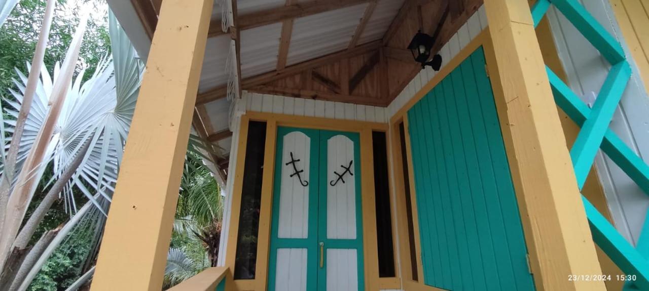 Hotel Yellow Home Providencia Isla South West Bay 외부 사진