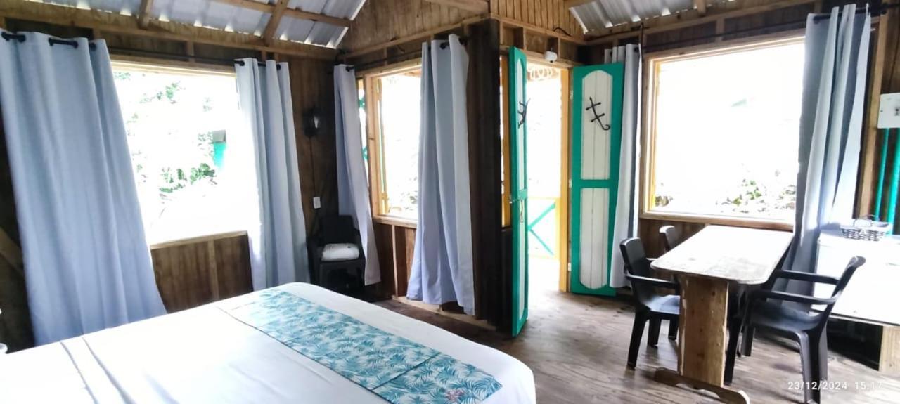 Hotel Yellow Home Providencia Isla South West Bay 외부 사진